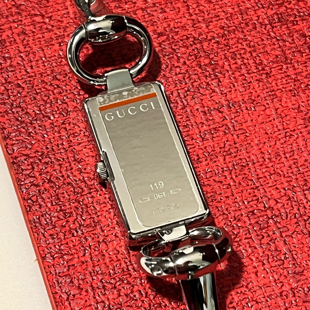 GUCCI PRE-LOVED AUTHENTIC ‘TORNABUONI’ 119 SST BRACELET 4 DIAMONDS WATCH - Picture 13 of 17